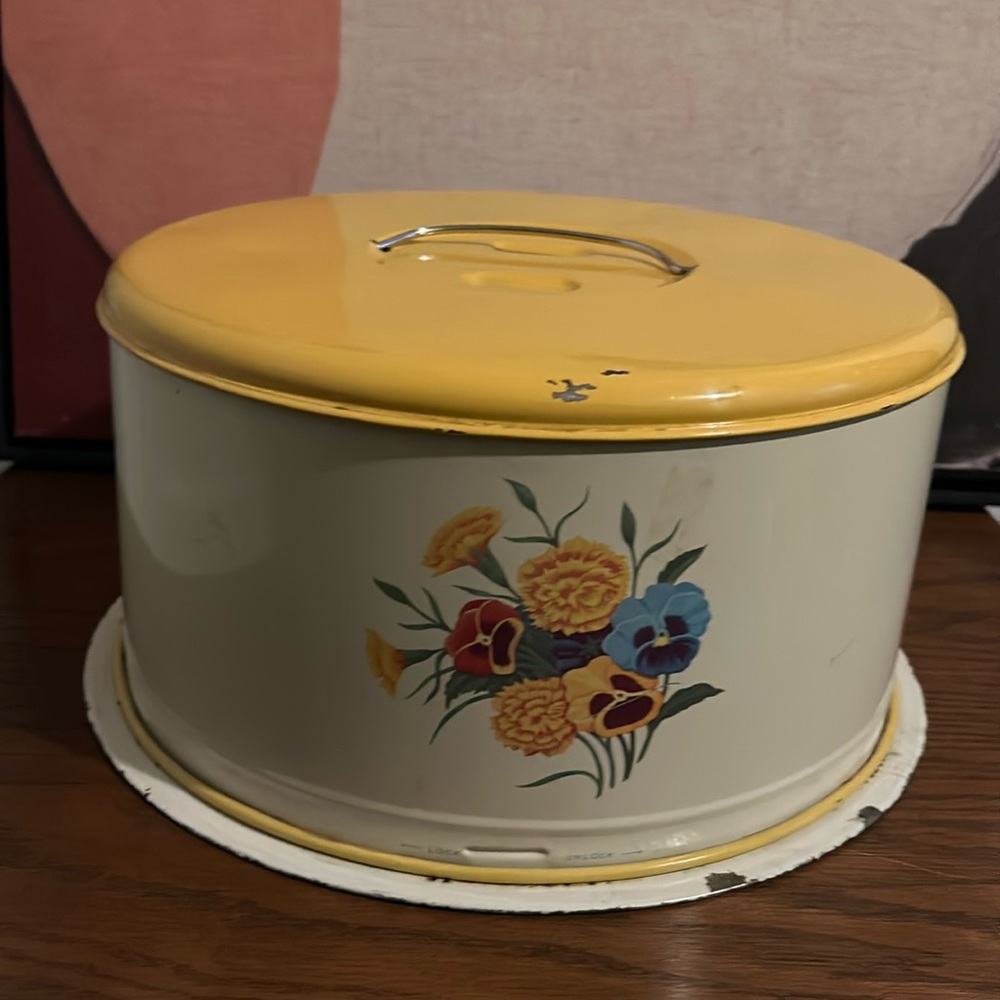 Vintage General steel wares tin cake saver/ caddy
